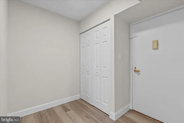 $2,850 | 3800 Powell Lane, Unit 905, Falls Church, VA 22041