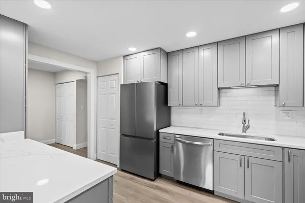 $2,850 | 3800 Powell Lane, Unit 905, Falls Church, VA 22041