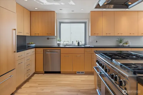 $2,100,000 | 1953 9th Avenue West, Seattle, WA 98119