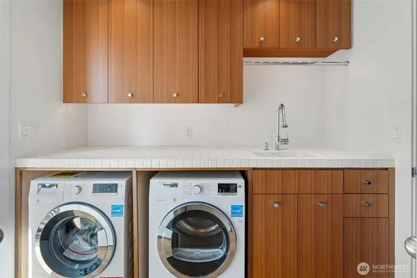 $2,100,000 | 1953 9th Avenue West, Seattle, WA 98119