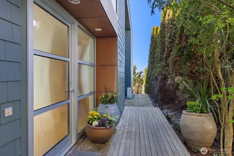 $2,100,000 | 1953 9th Avenue West, Seattle, WA 98119