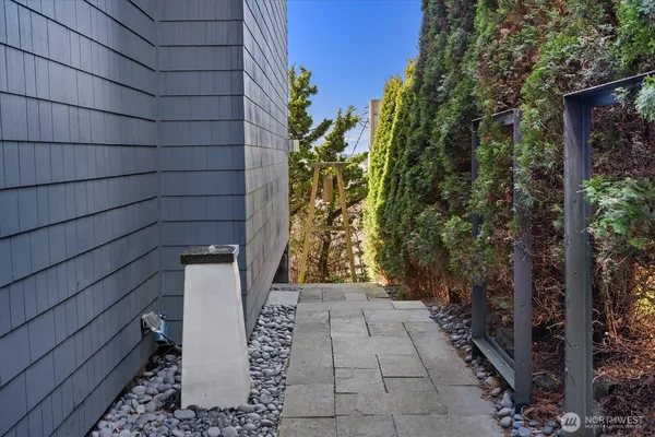$2,100,000 | 1953 9th Avenue West, Seattle, WA 98119