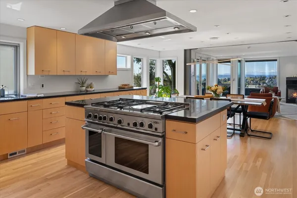 $2,100,000 | 1953 9th Avenue West, Seattle, WA 98119