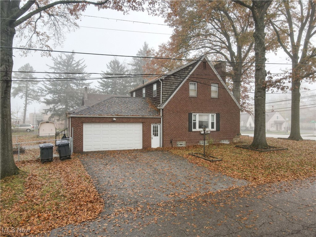2432 Manchester Road Akron, OH 44314 - Photo 3 of 35