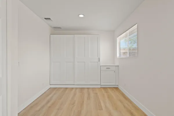 a view of empty room with window