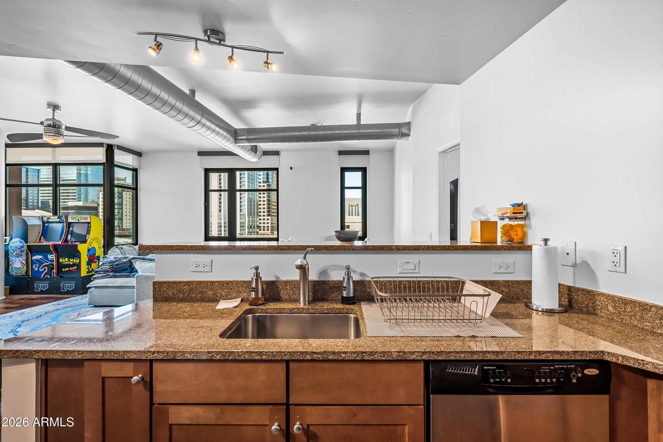 310 South 4th Street, Unit 905 Phoenix, AZ 85004 - Photo 28 of 63 Kitchen to dining