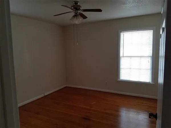 $1,800 | 1401 West Lovers Lane, Arlington, TX 76013