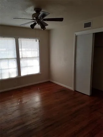 $1,800 | 1401 West Lovers Lane, Arlington, TX 76013