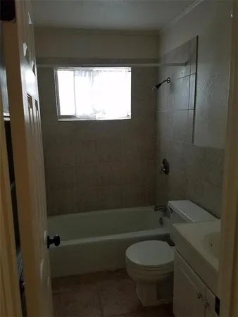 $1,800 | 1401 West Lovers Lane, Arlington, TX 76013