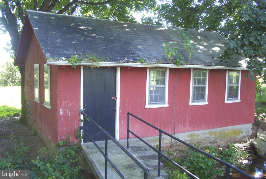 410 Schaeffer Road Lebanon, PA 17042 - Photo 5 of 23 Gallery Image 5