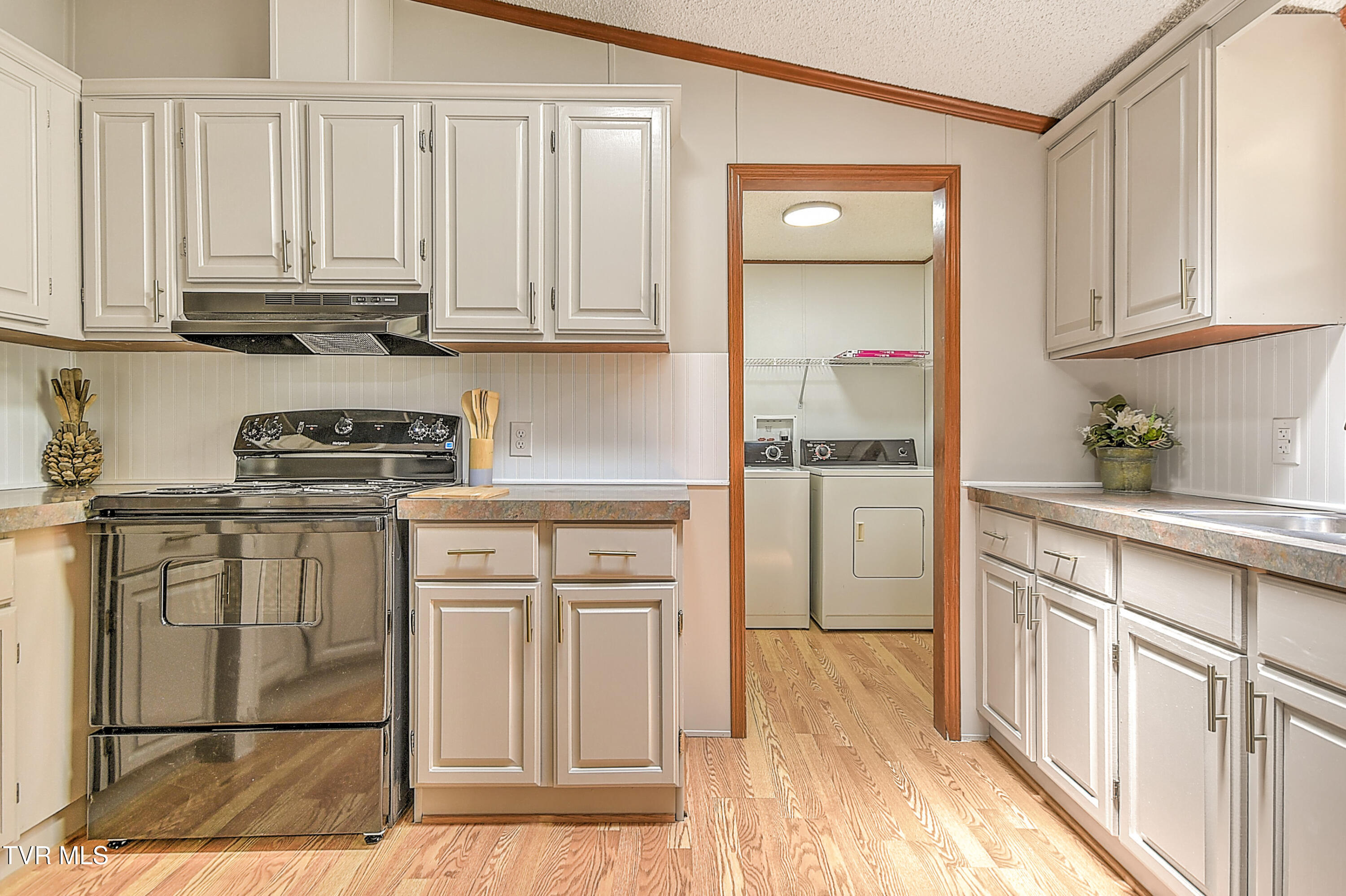 384 Johnson Hollow Road Blountville, TN 37617 - Photo 14 of 42 384 Johnson Hollow GUnit-17