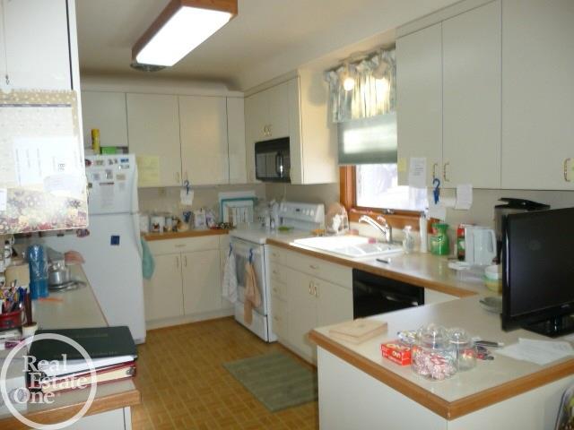 365 Willow Tree Lane Rochester, MI 48306 - Photo 11 of 26 31312163-10.JPG
