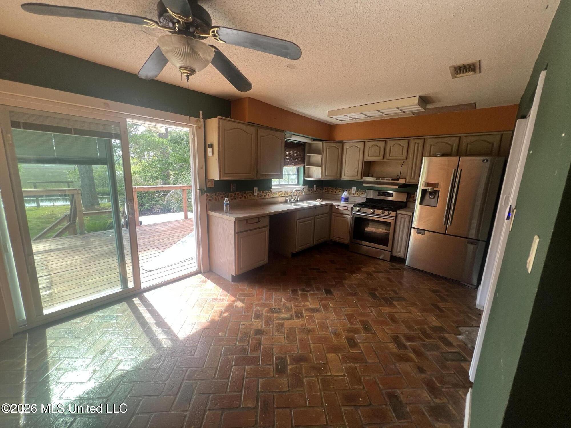 5209 Rue St Denis Gautier, MS 39553 - Photo 8 of 26 IMG_2925