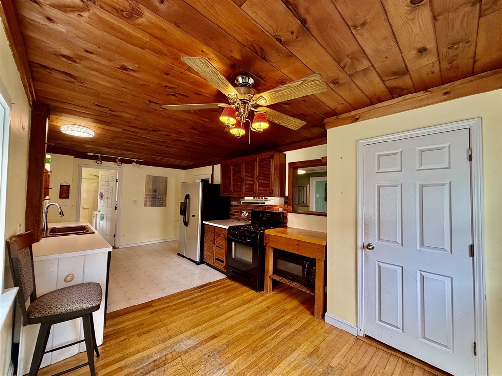 2 Colonial Road Lynnfield, MA 01940 - Photo 19 of 39 Gallery Image 19