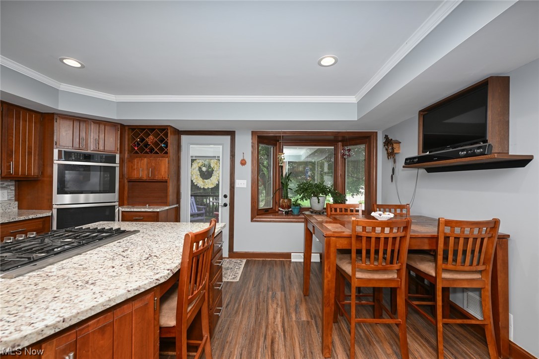 171 Granger Road, Unit 138 Medina, OH 44256 - Photo 5 of 31 Eat in kitchen space provides a cozy area for family meals with access to outdoor patio which allows for a seamless indoor-outdoor living and dining experience.