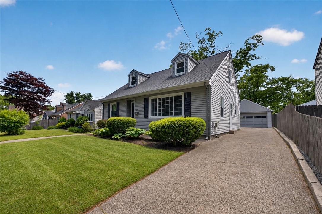 82 Parkside Avenue Pawtucket, RI 02861 - Photo 2 of 28