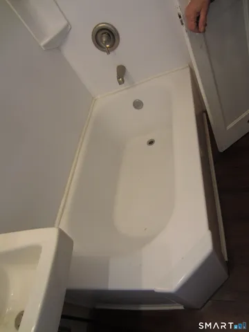 $1,400 | 36 South Main Street, Middletown, CT 06457