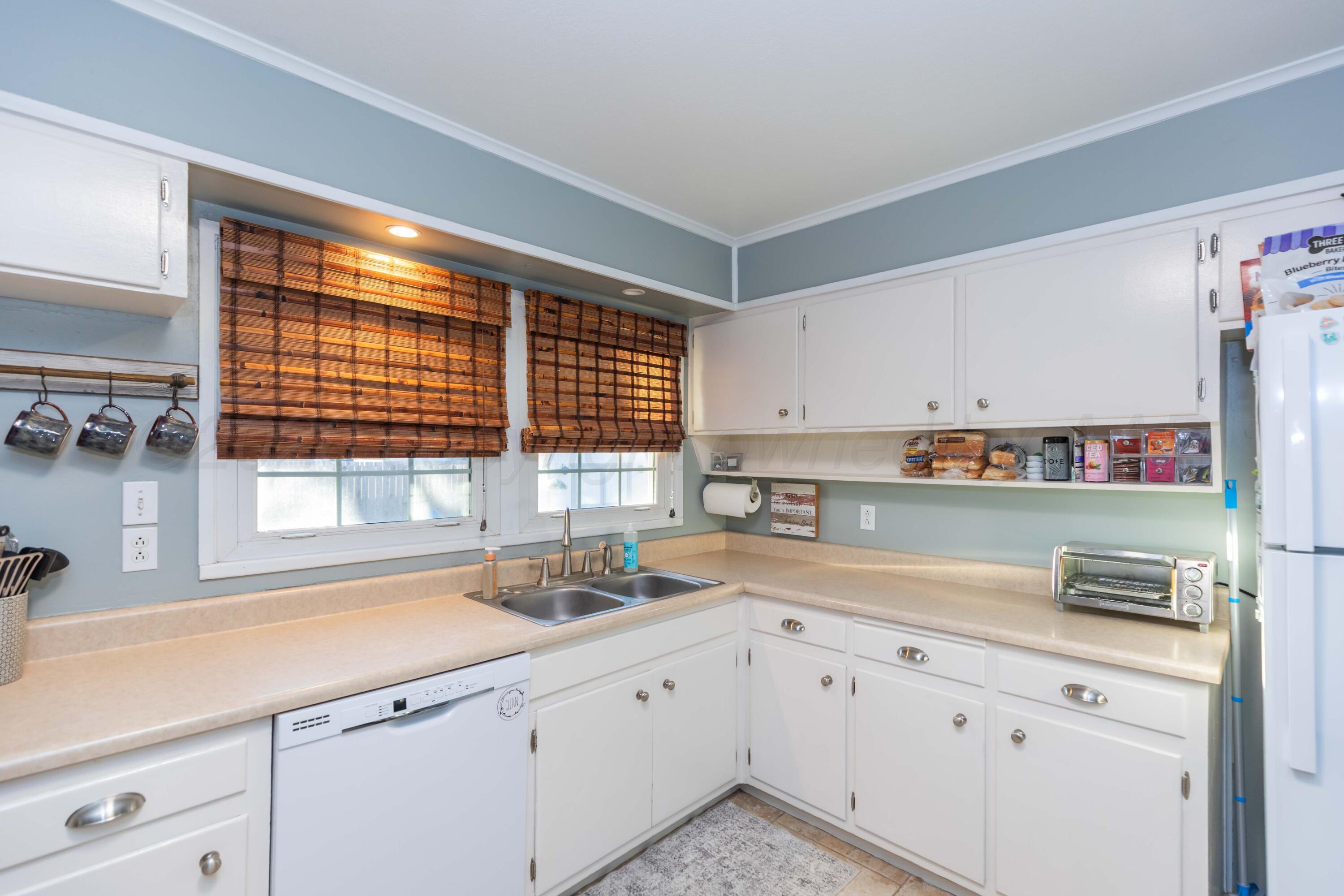 5303 Tumbleweed Drive Amarillo, TX 79110 - Photo 12 of 40 KITCHEN VIEW 3