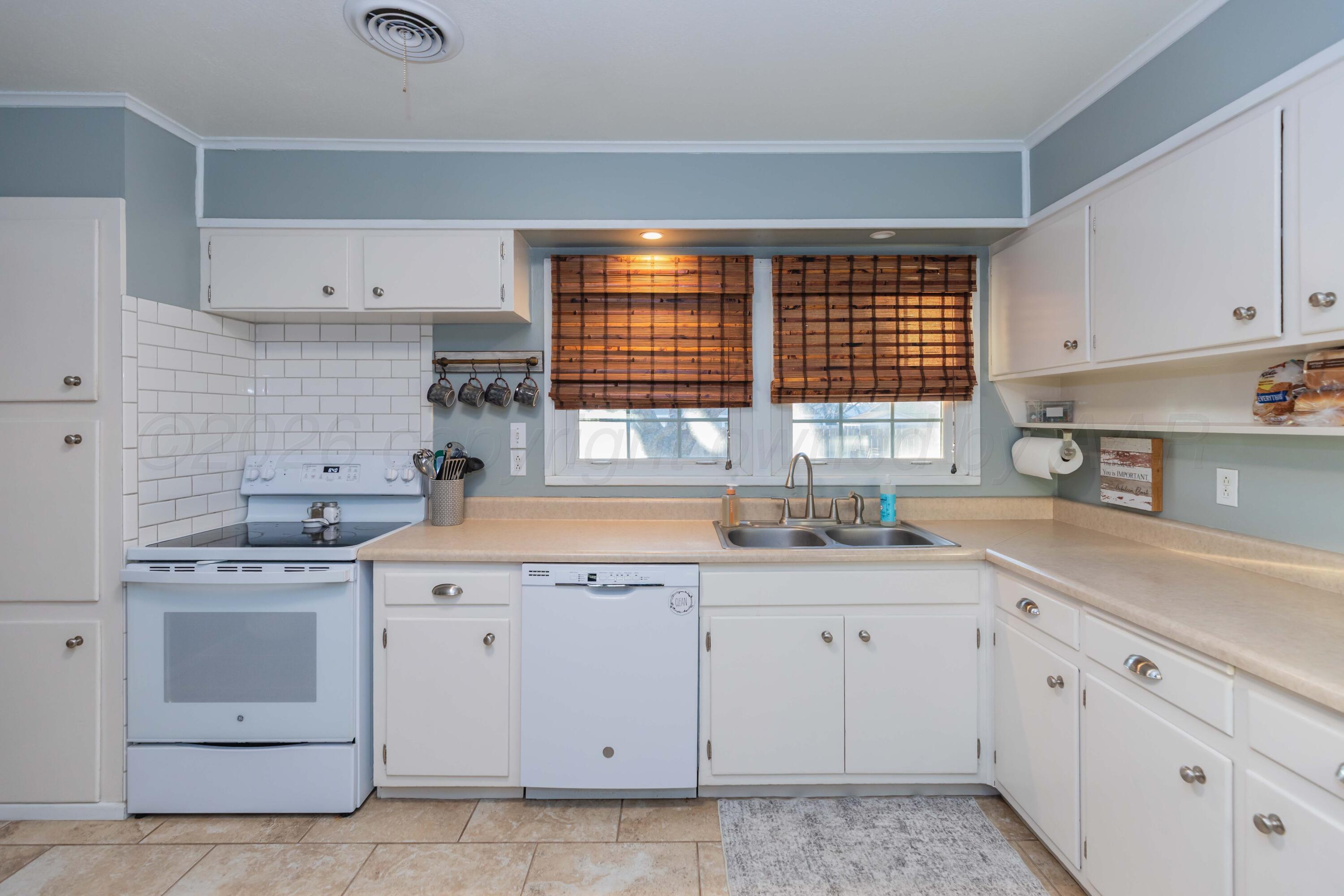 5303 Tumbleweed Drive Amarillo, TX 79110 - Photo 8 of 40 KITCHEN VIEW 2