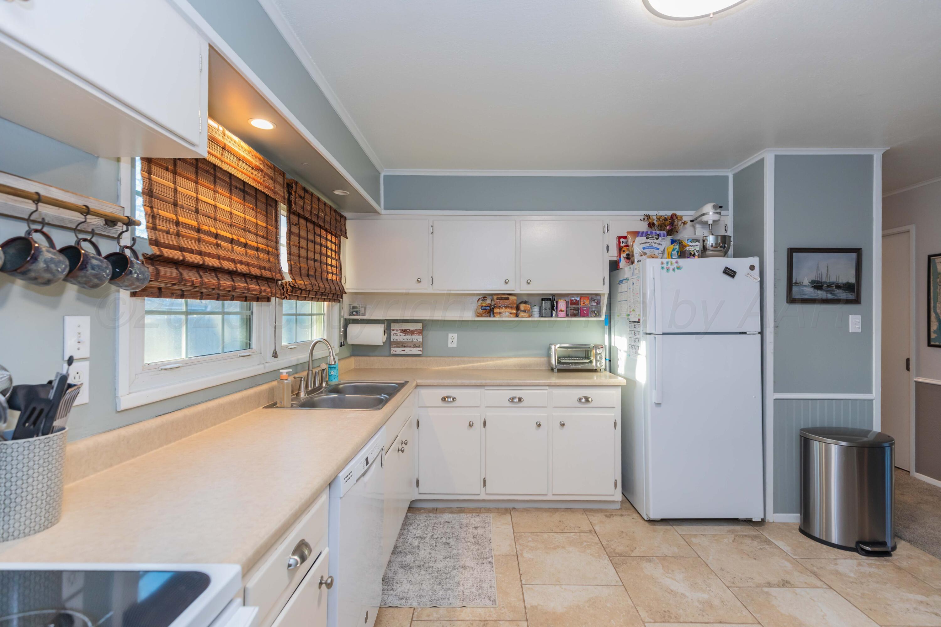 5303 Tumbleweed Drive Amarillo, TX 79110 - Photo 9 of 40 KITCHEN VIEW 4