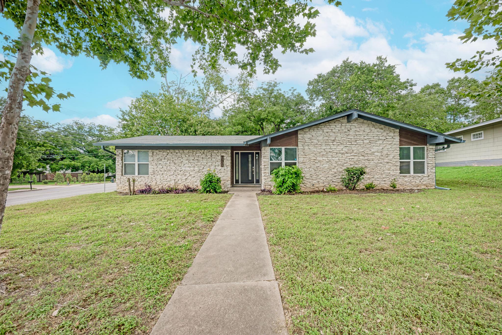 6700 Kings Point Austin, TX 78723 - Photo 1 of 40
