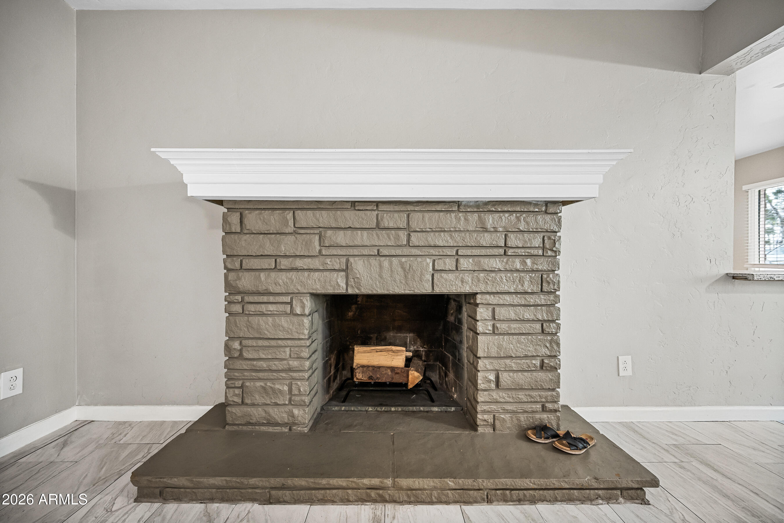 1724 West Thomas Road Phoenix, AZ 85015 - Photo 8 of 31 Fireplace