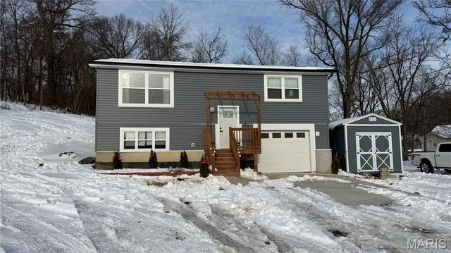 $385,000 | 902 Forest Avenue, Valley Park, MO 63088