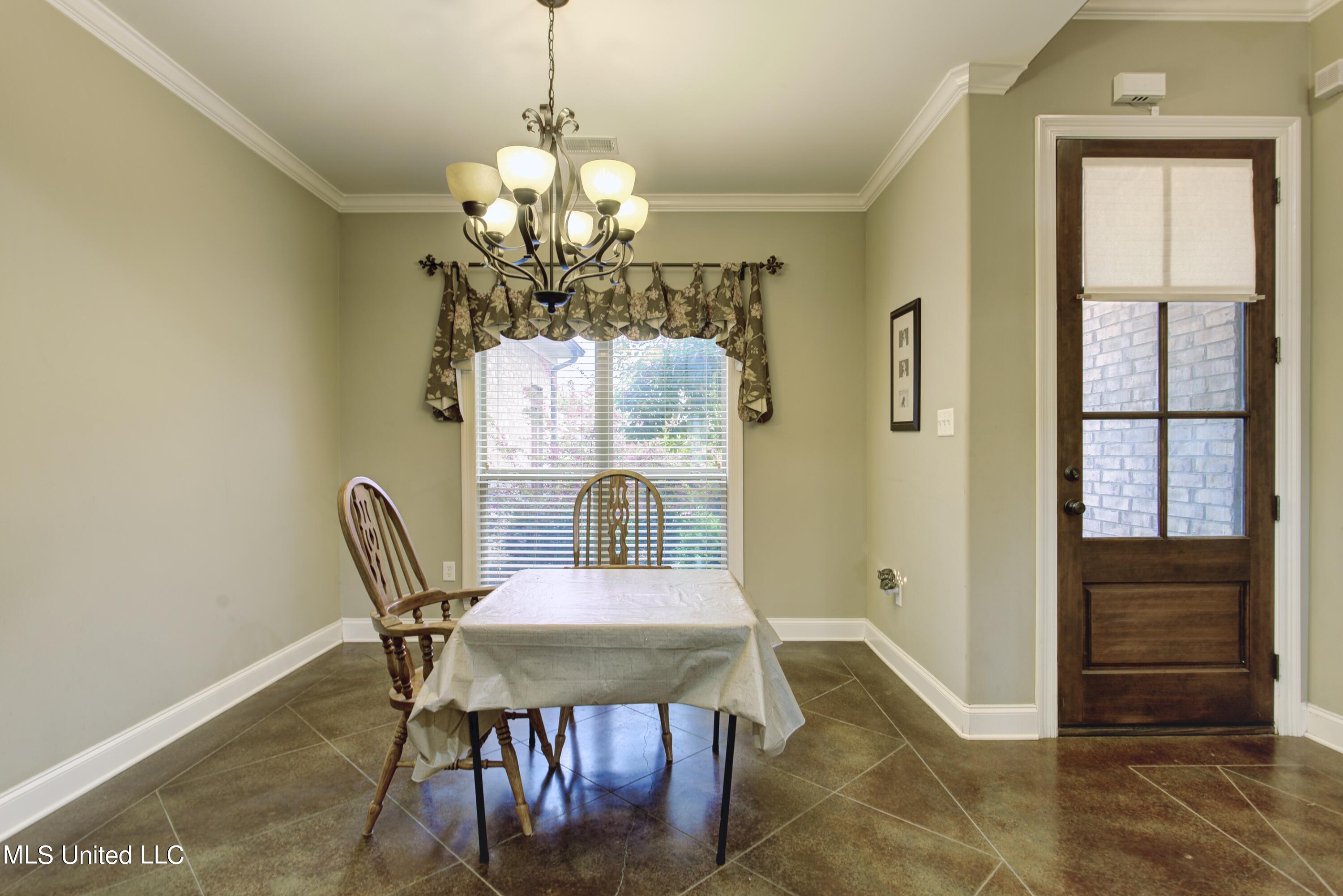 560 Ridge View Drive Hernando, MS 38632 - Photo 12 of 37 dining room 1b