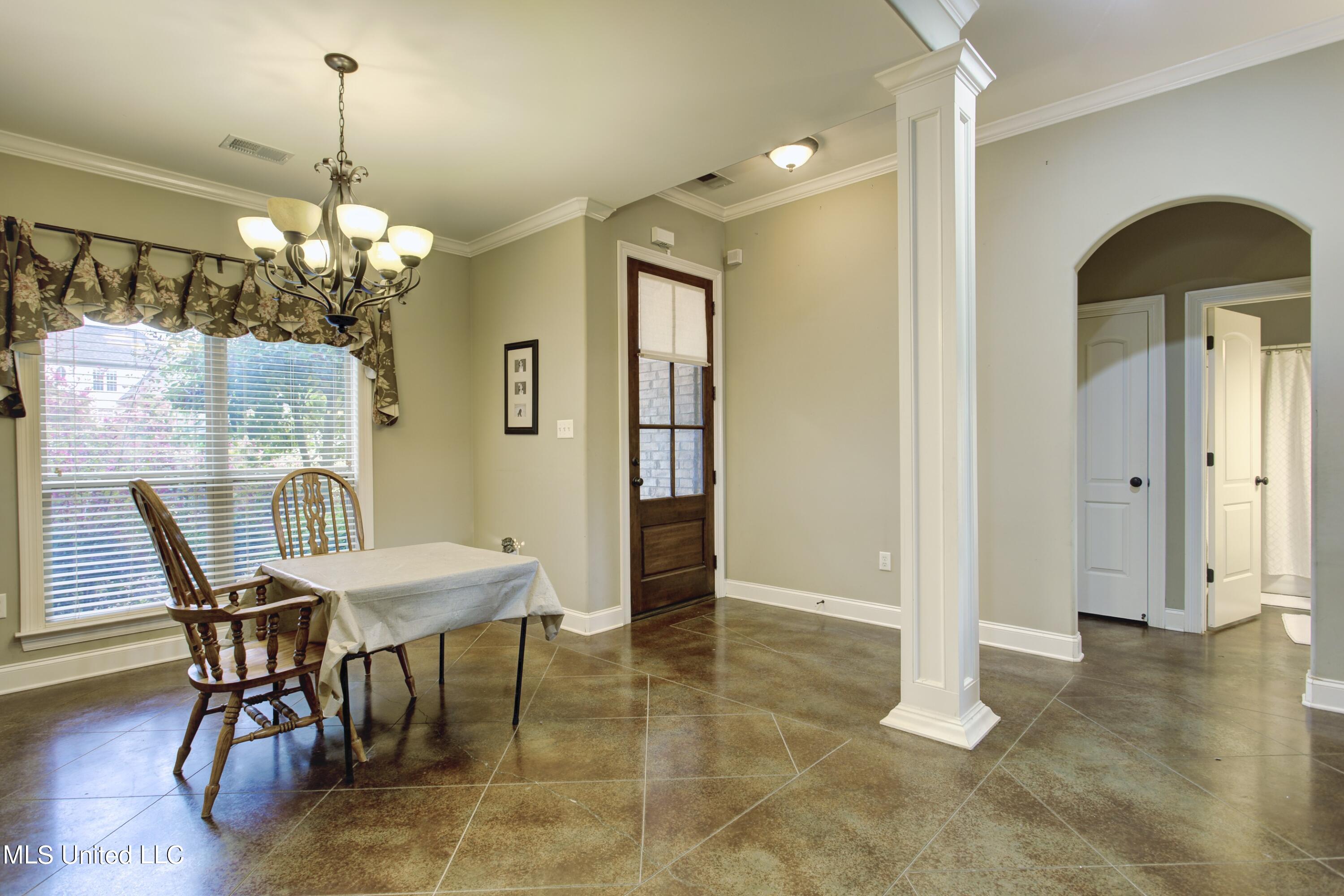 560 Ridge View Drive Hernando, MS 38632 - Photo 13 of 37 dining room 1c