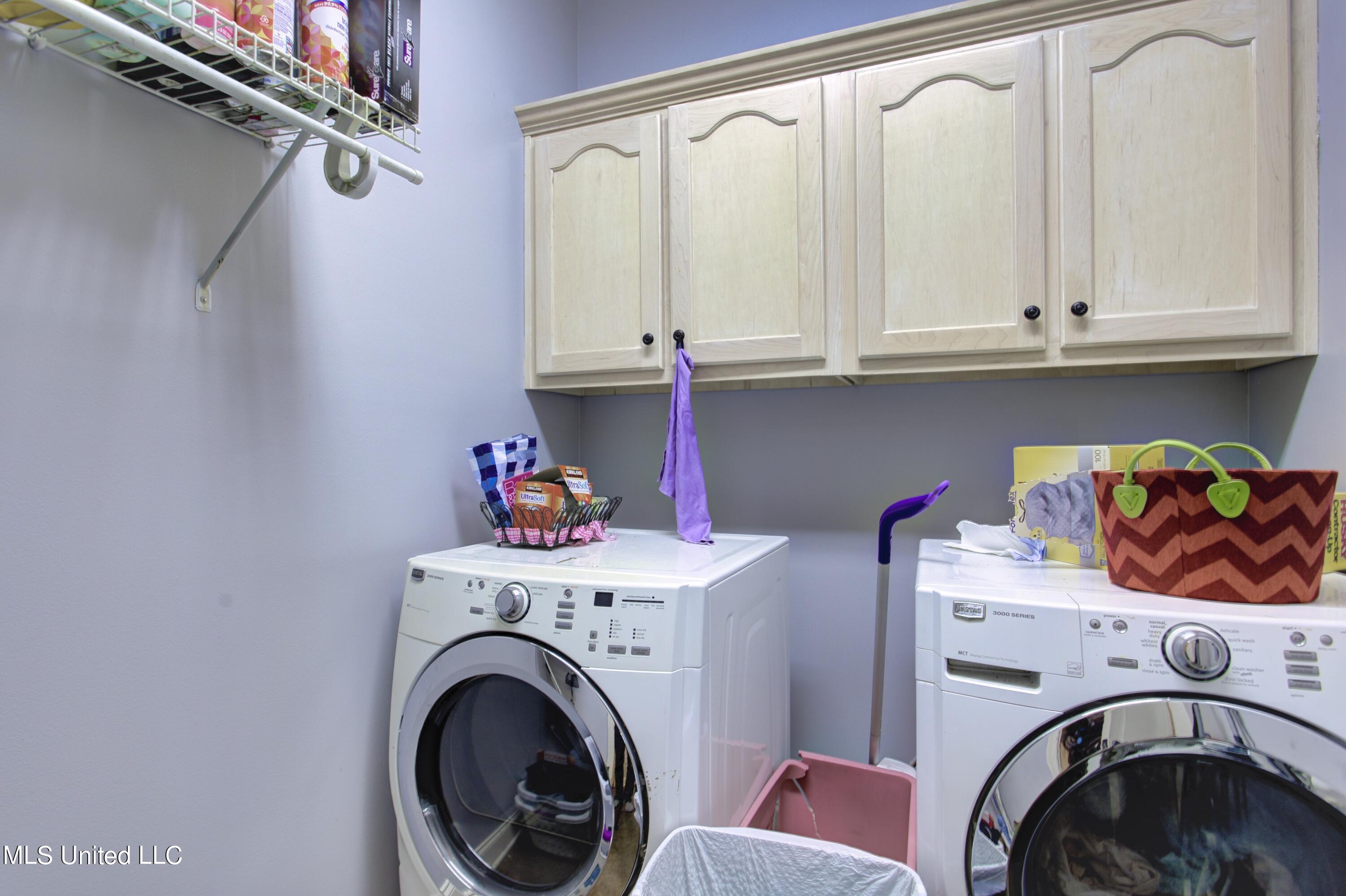 560 Ridge View Drive Hernando, MS 38632 - Photo 16 of 37 laundry room