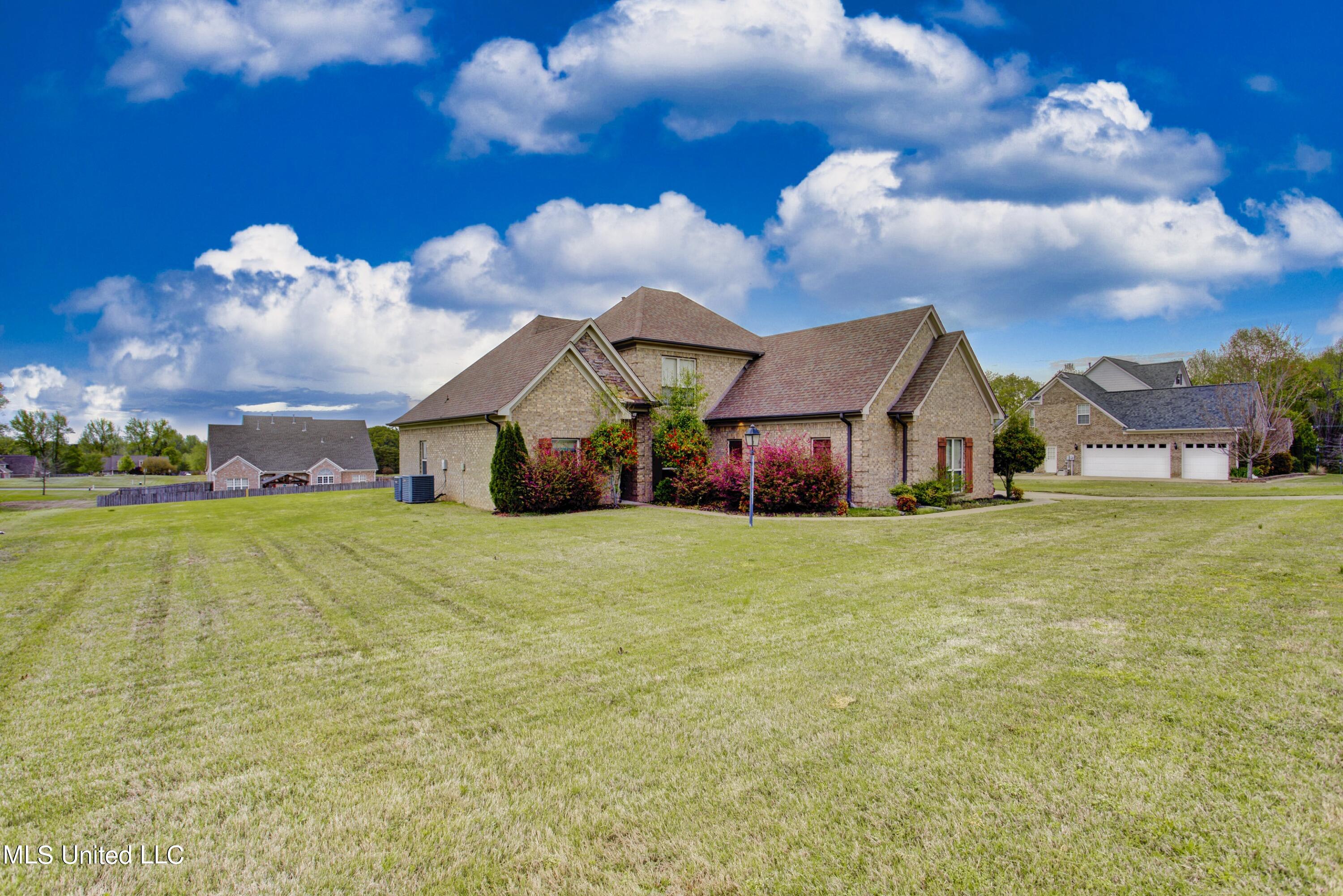 560 Ridge View Drive Hernando, MS 38632 - Photo 31 of 37 Exterior Left