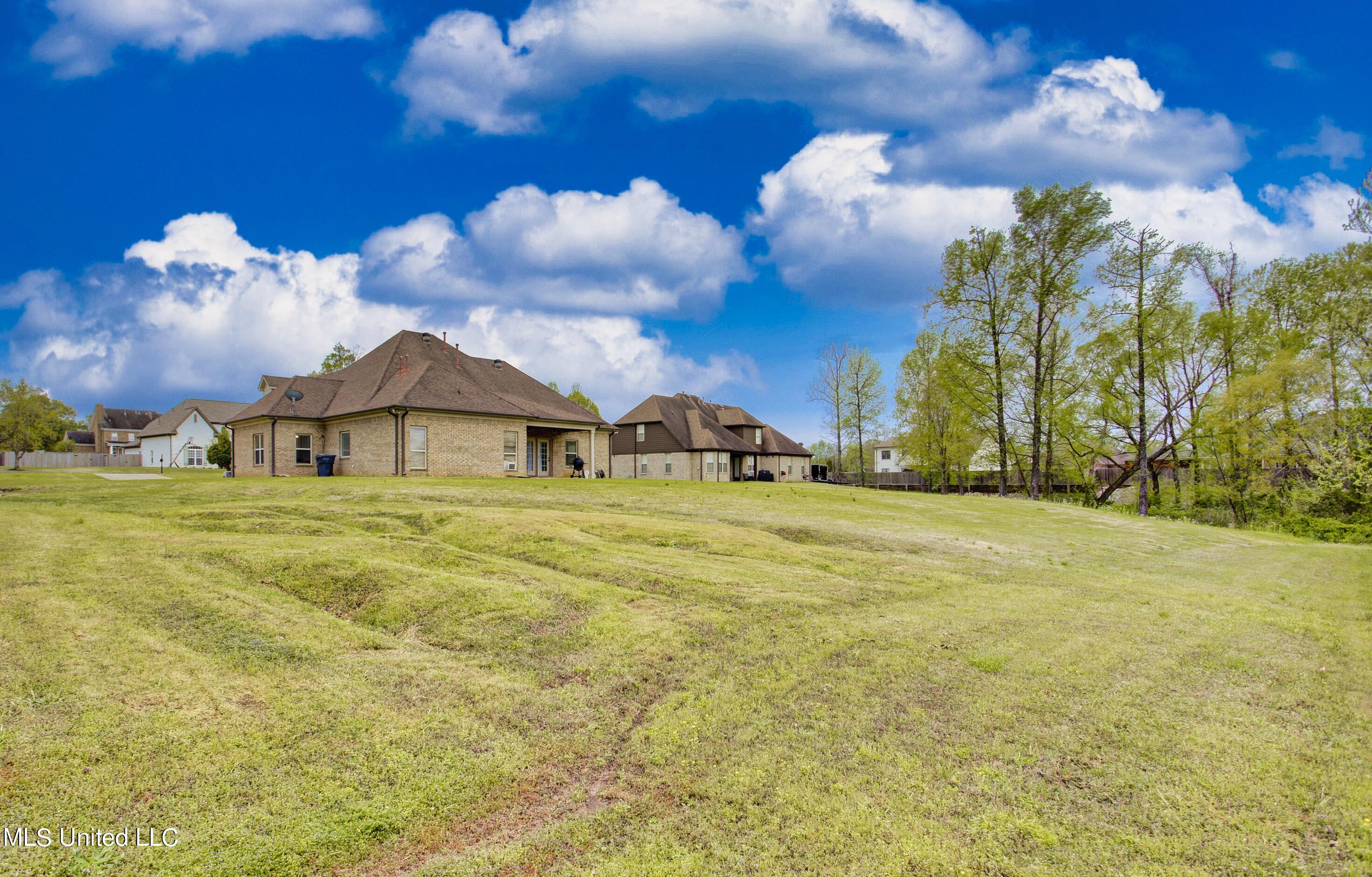 560 Ridge View Drive Hernando, MS 38632 - Photo 32 of 37 Exterior rear left