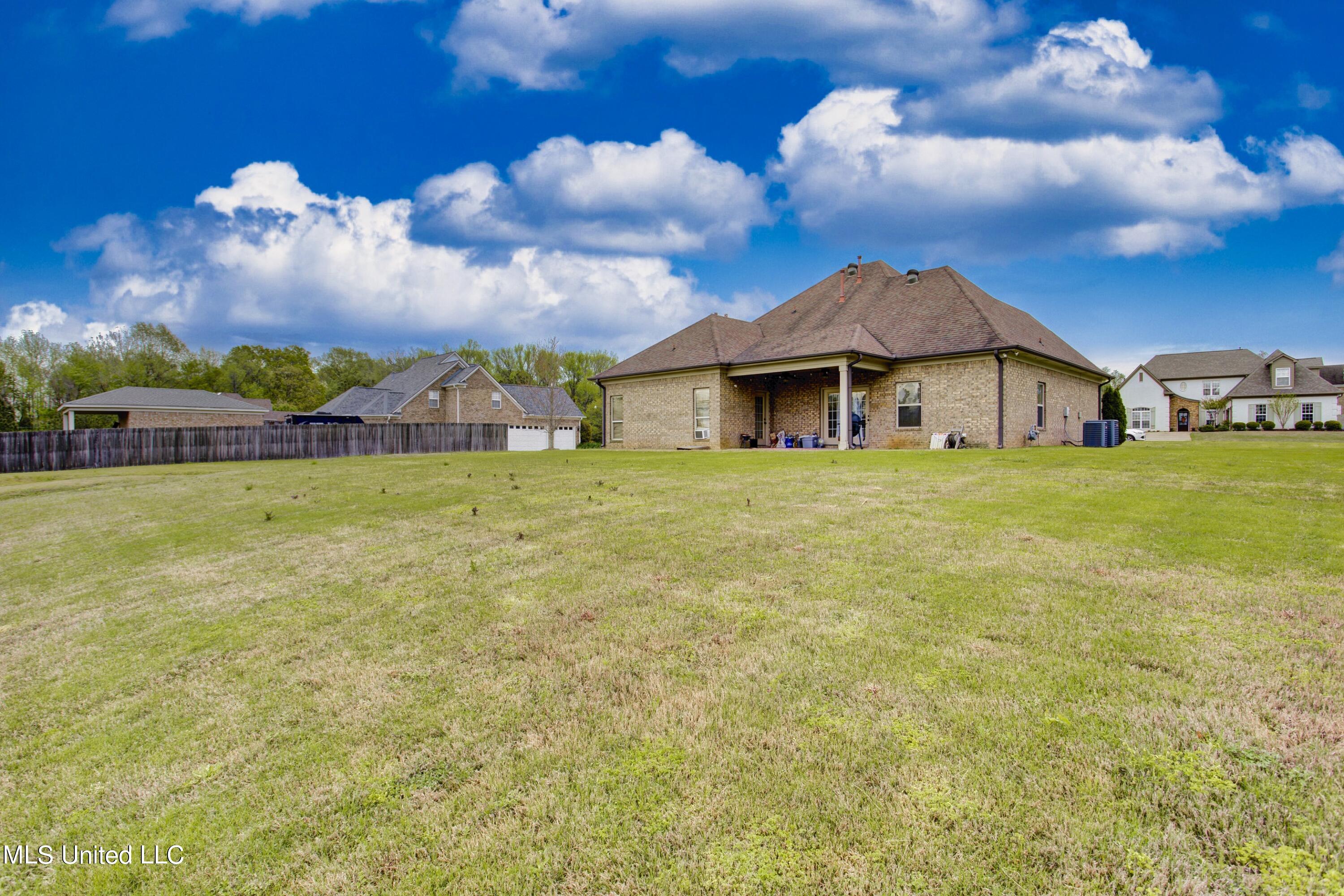 560 Ridge View Drive Hernando, MS 38632 - Photo 33 of 37 Exterior rear right
