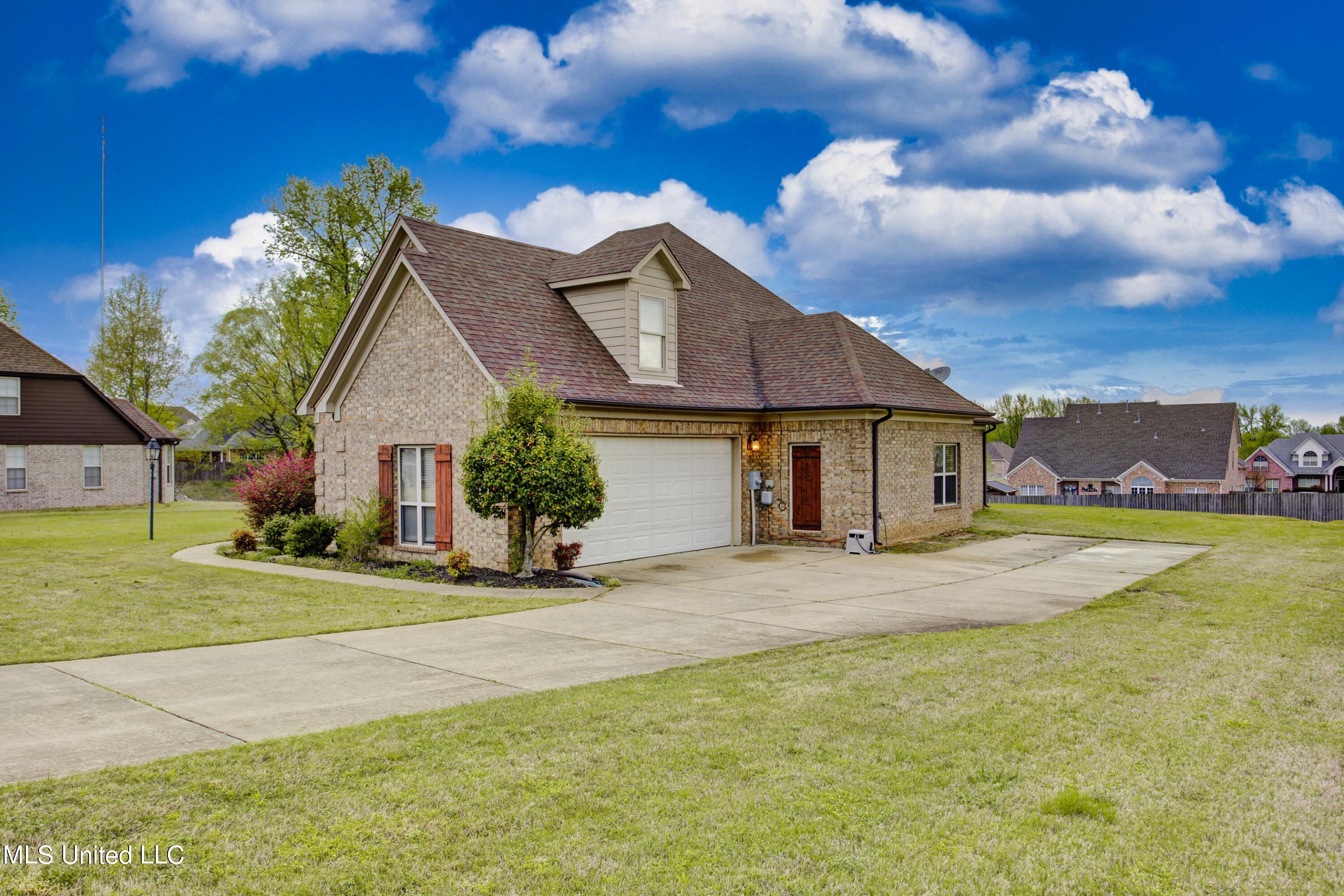 560 Ridge View Drive Hernando, MS 38632 - Photo 34 of 37 Exterior right cu