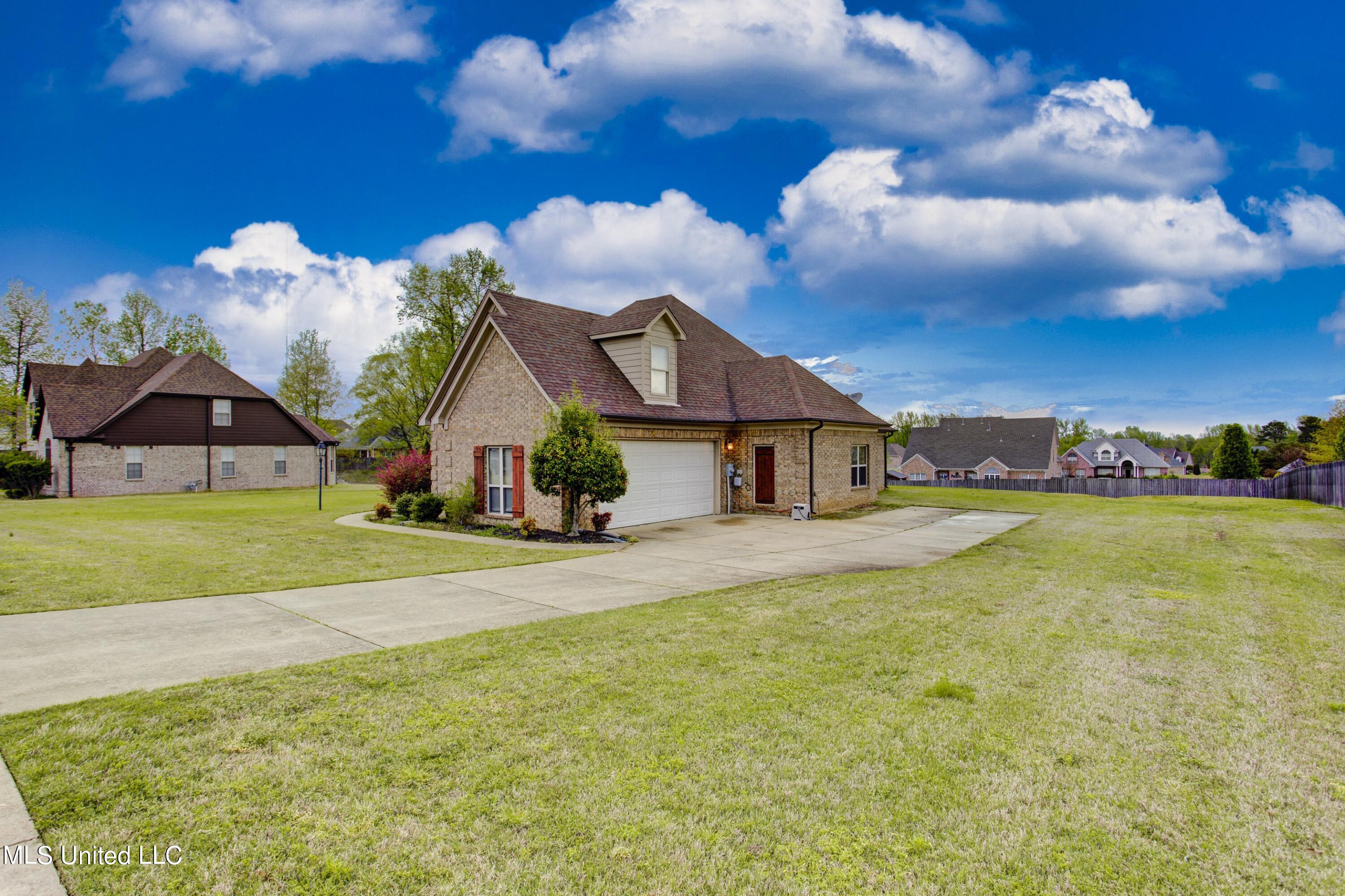 560 Ridge View Drive Hernando, MS 38632 - Photo 35 of 37 Exterior right