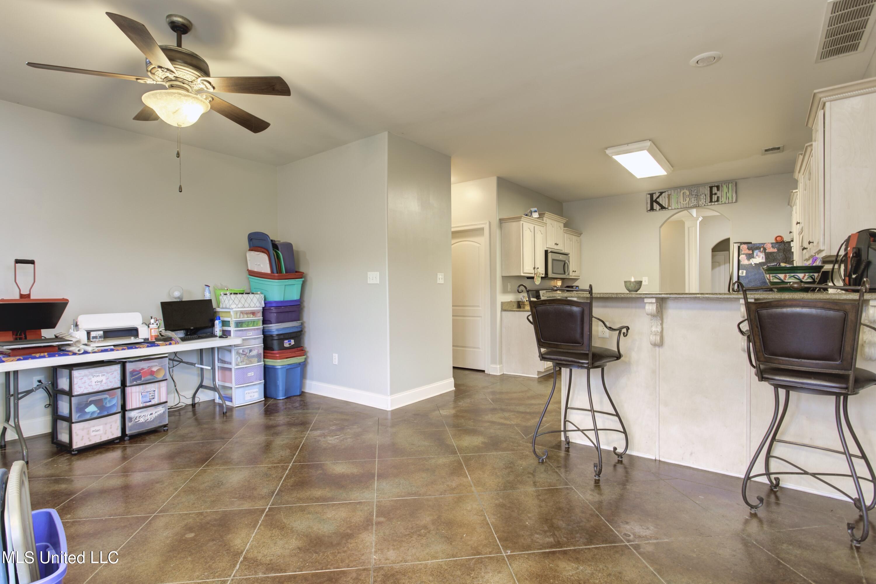 560 Ridge View Drive Hernando, MS 38632 - Photo 4 of 37 sun room 1b