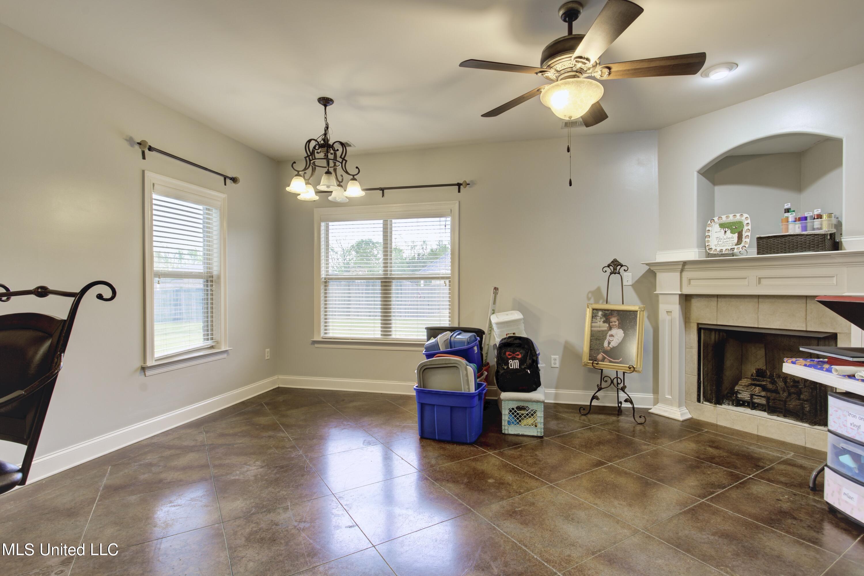 560 Ridge View Drive Hernando, MS 38632 - Photo 5 of 37 sun room 1a