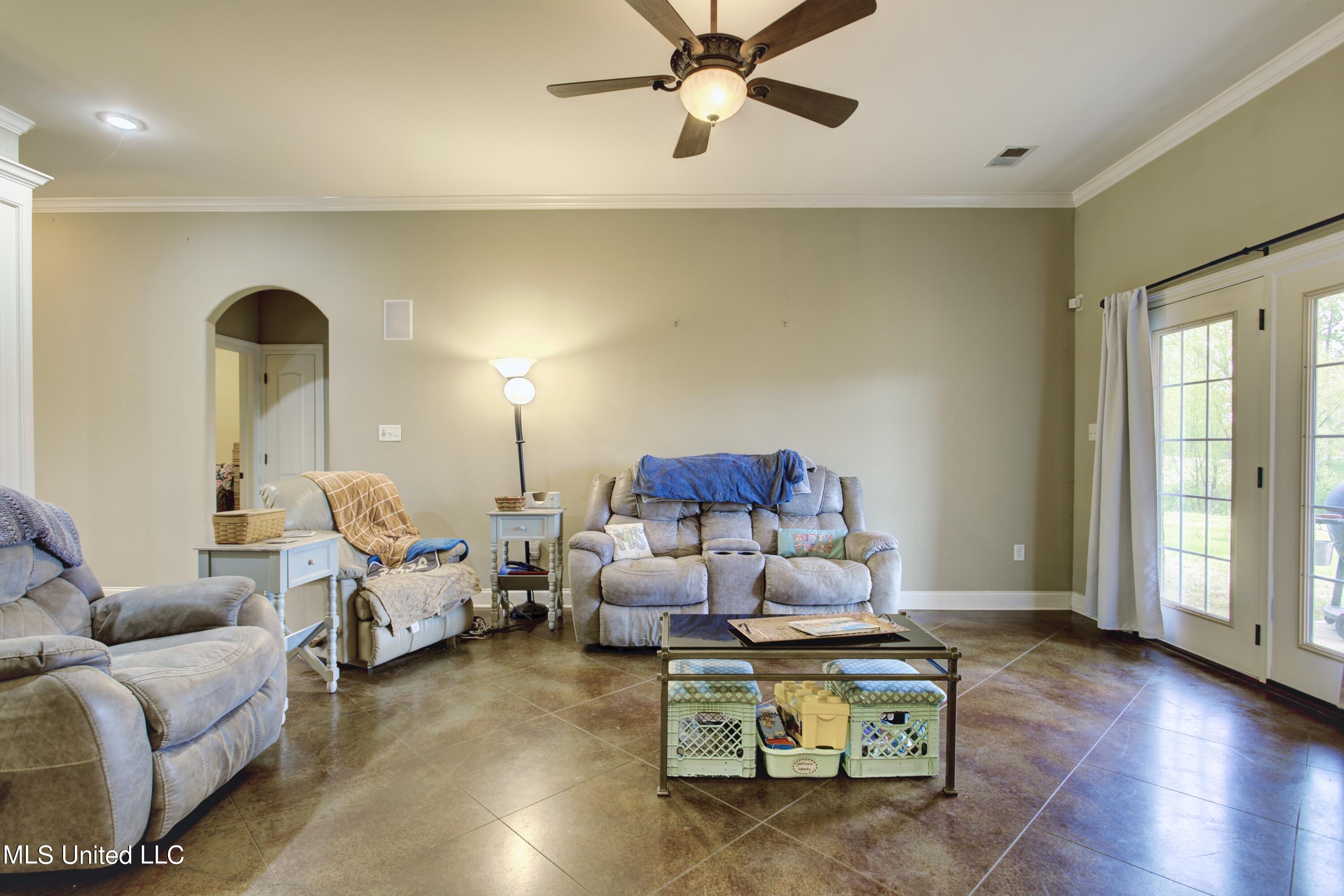 560 Ridge View Drive Hernando, MS 38632 - Photo 7 of 37 living room 1b