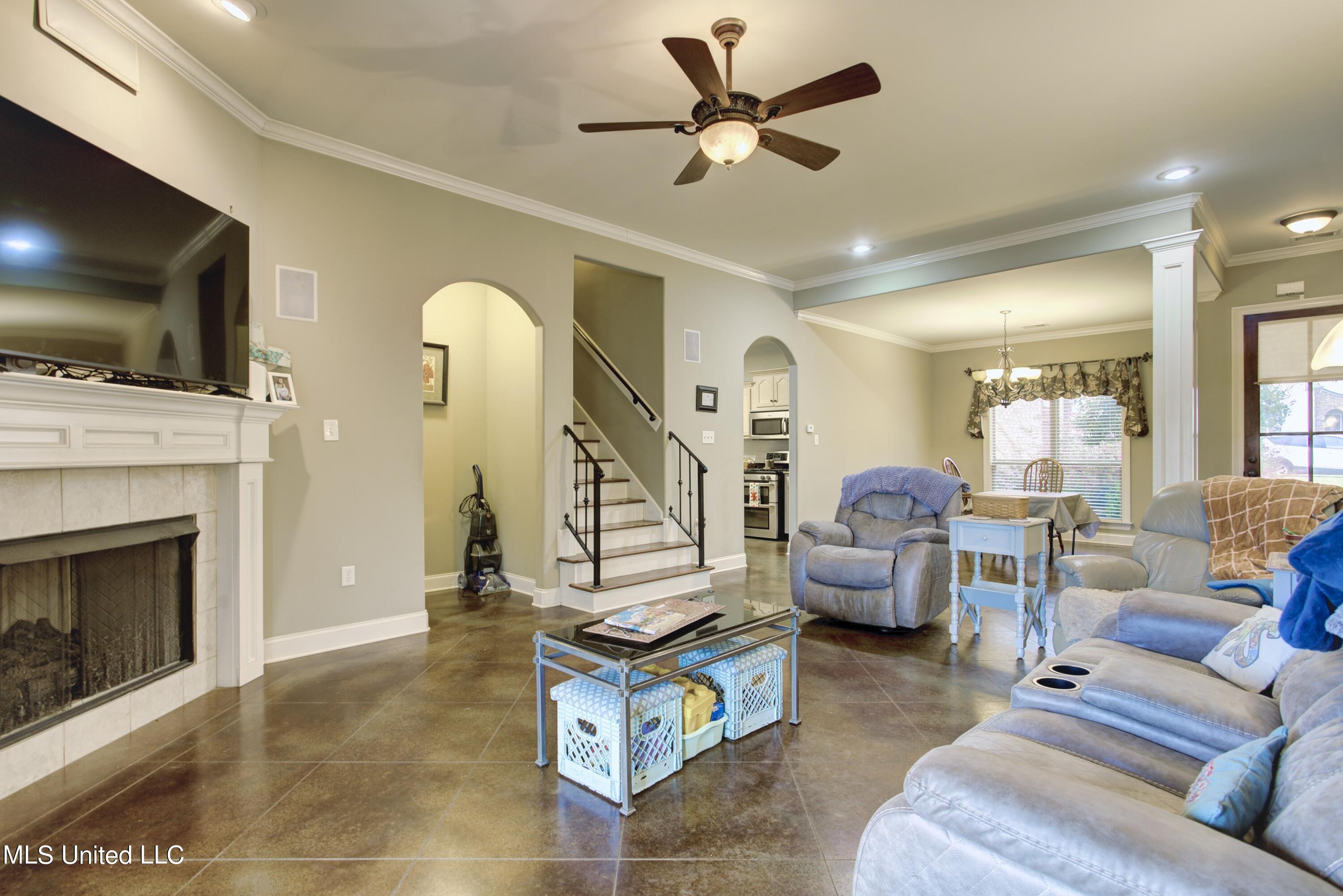 560 Ridge View Drive Hernando, MS 38632 - Photo 8 of 37 living room 1c