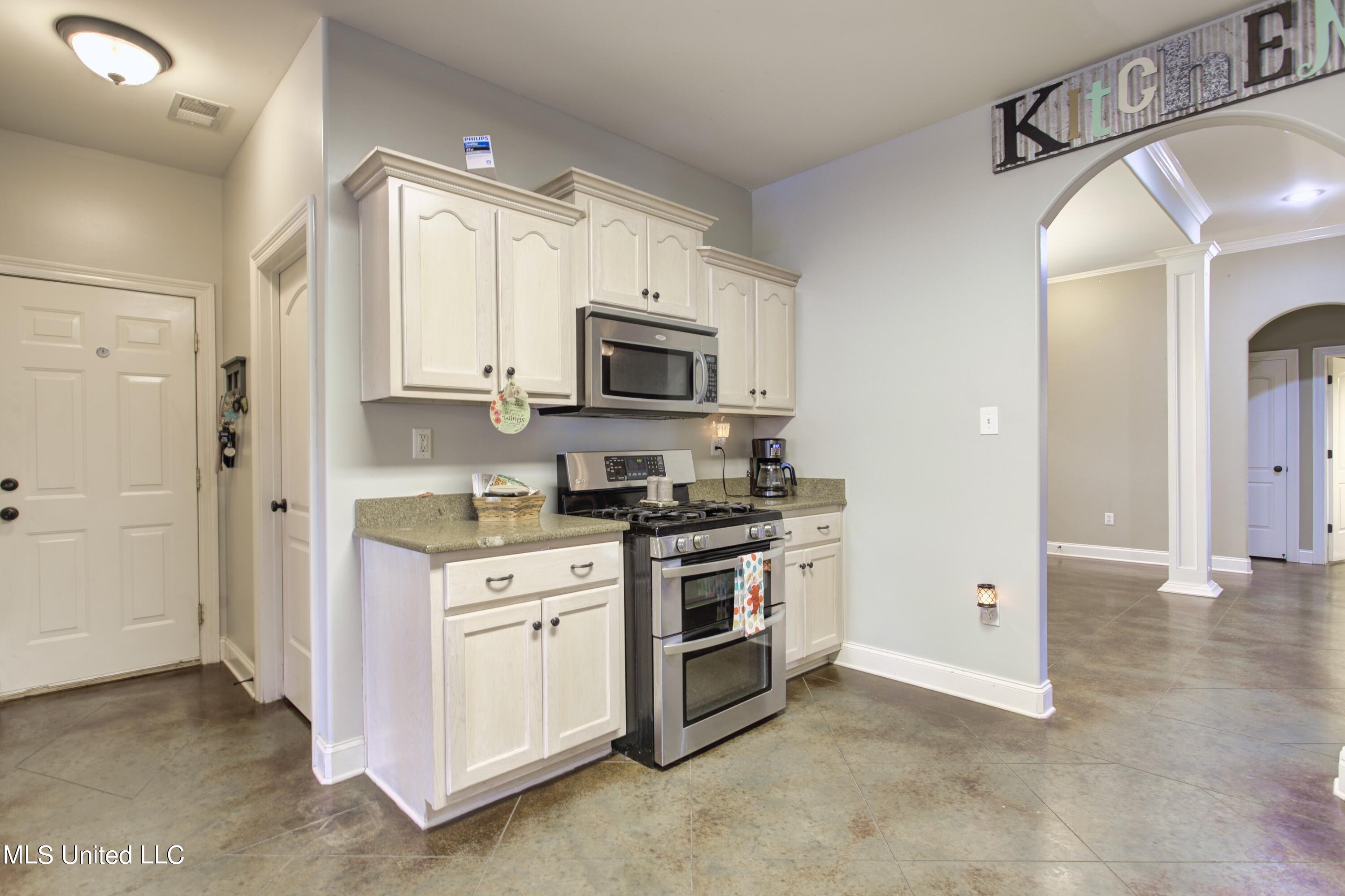 560 Ridge View Drive Hernando, MS 38632 - Photo 10 of 37 kitchen 1b