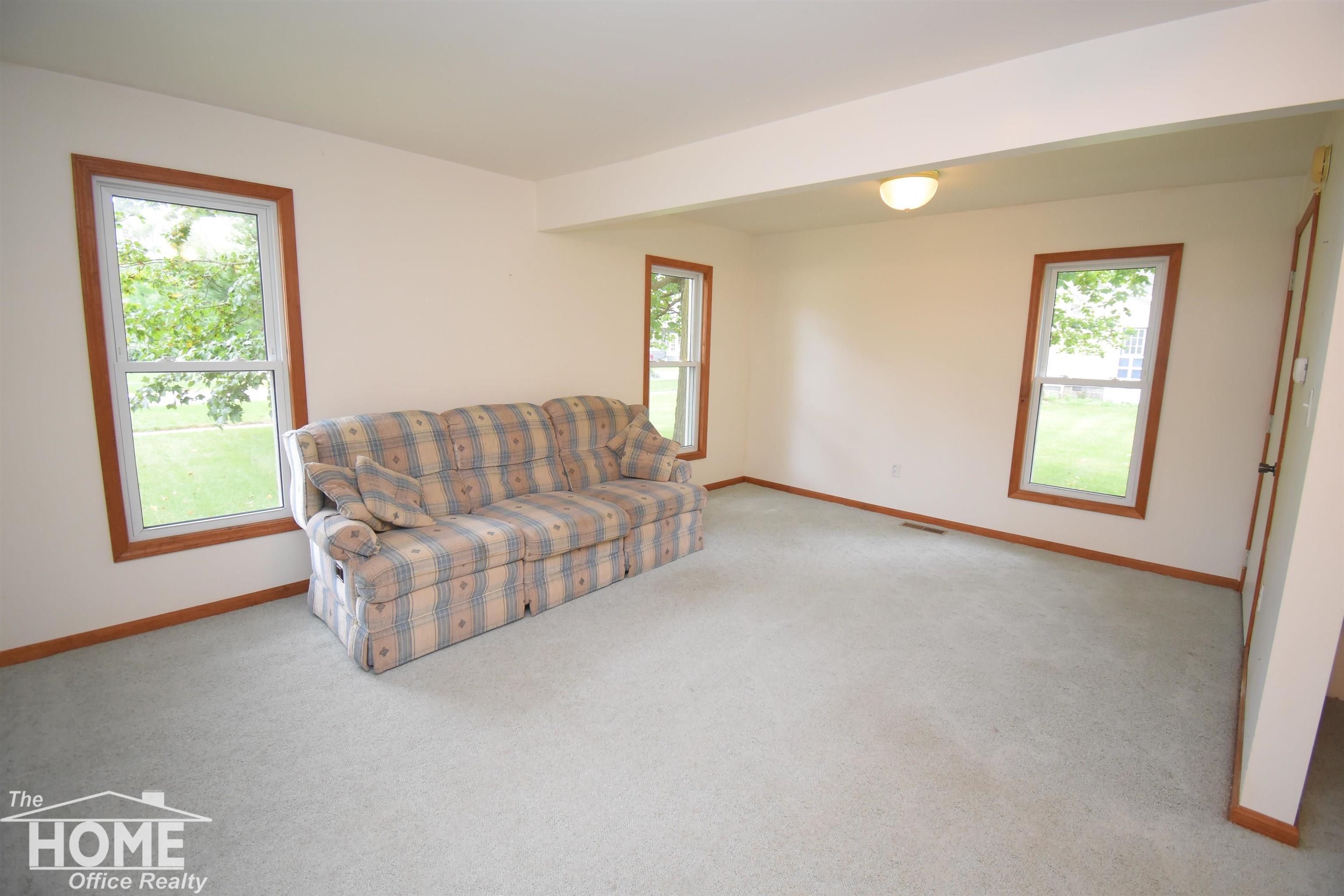 231 Adelaide Street Maple Rapids, MI 48853 - Photo 4 of 19 50220196-32843d70-a414-4069-ac7e-c7915f558a35.JPG