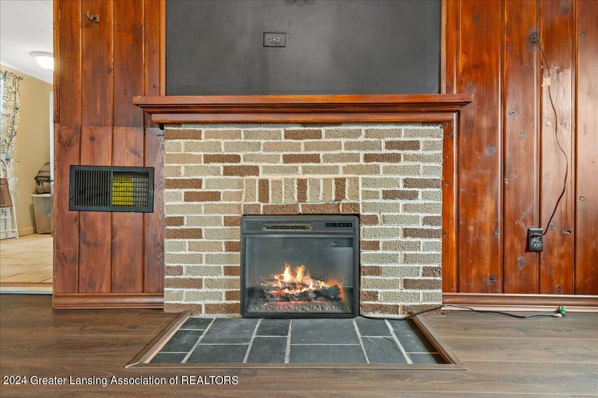 3011 North Aurelius Road Lansing, MI 48910 - Photo 5 of 25 12-Media Jett-13