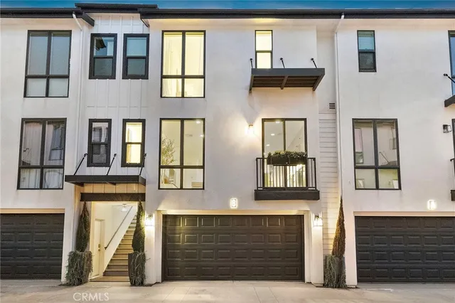 $1,299,000 | 20452 Santa Ana Avenue, Unit B, Newport Beach, CA 92660