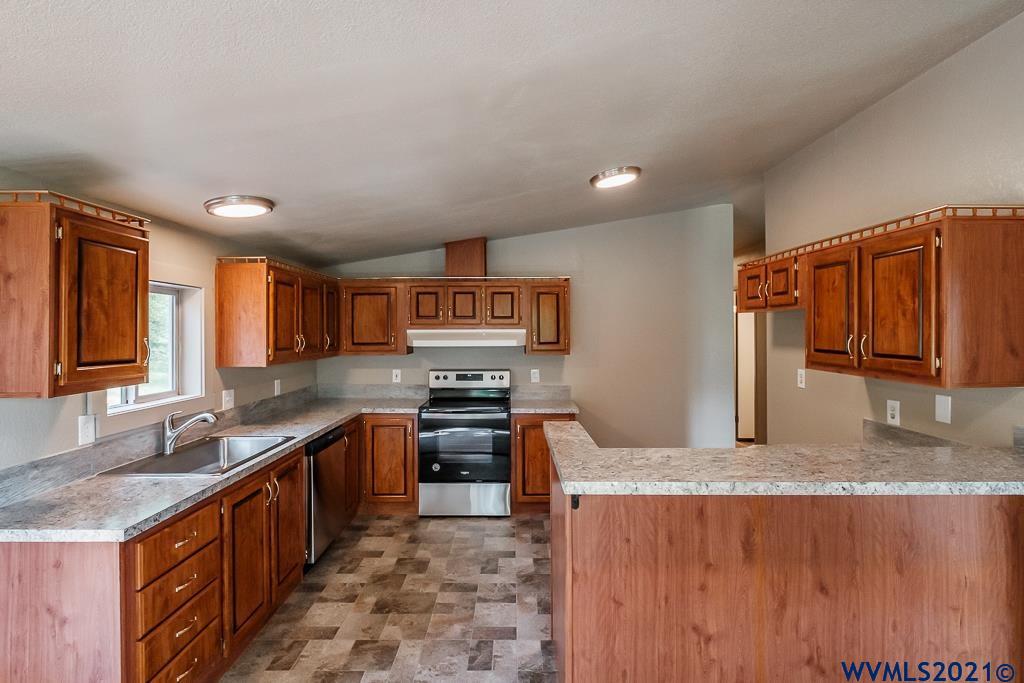 32304 Hidden Valley Road Lebanon, OR 97355 - Photo 9 of 37