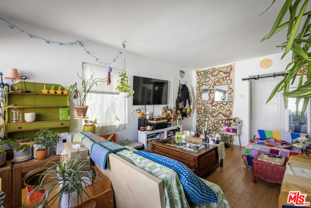 2912 Bellevue Avenue Los Angeles, CA 90026 - Photo 27 of 38 a living room with furniture and a flat screen tv