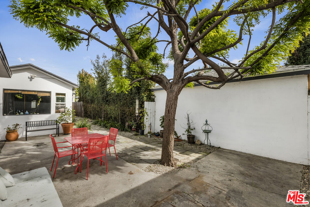 2912 Bellevue Avenue Los Angeles, CA 90026 - Photo 4 of 38 a backyard of a house with seating space