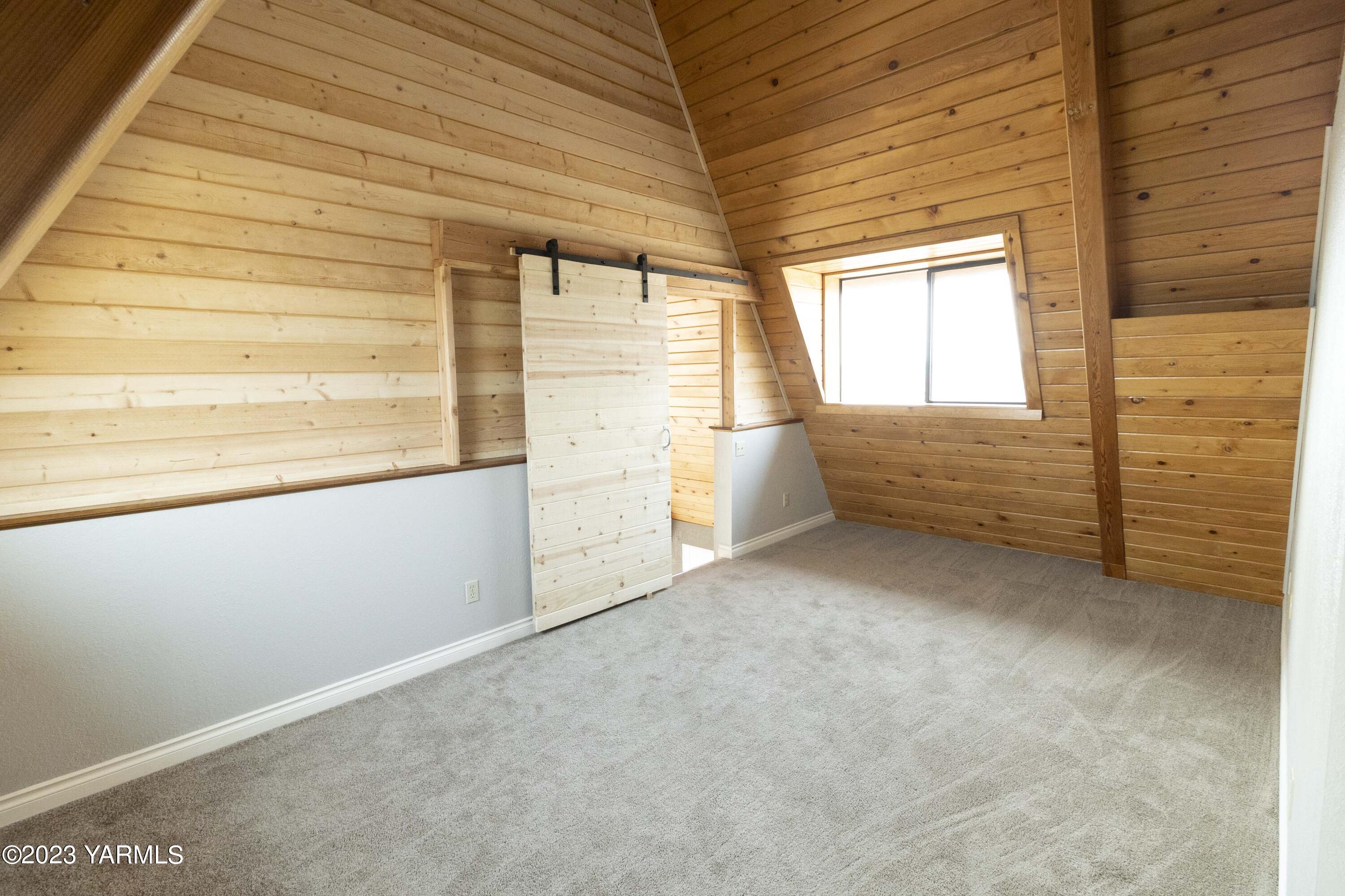 1960 Cook Road Yakima, WA 98908 - Photo 33 of 38 a view of an empty room with a window