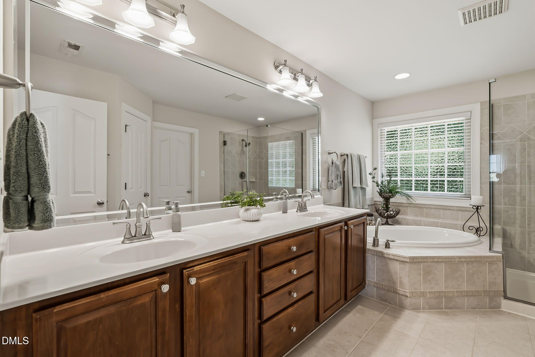 8227 Cushing Street Raleigh, NC 27613 - Photo 36 of 77 61-web-or-mls-DSC08573
