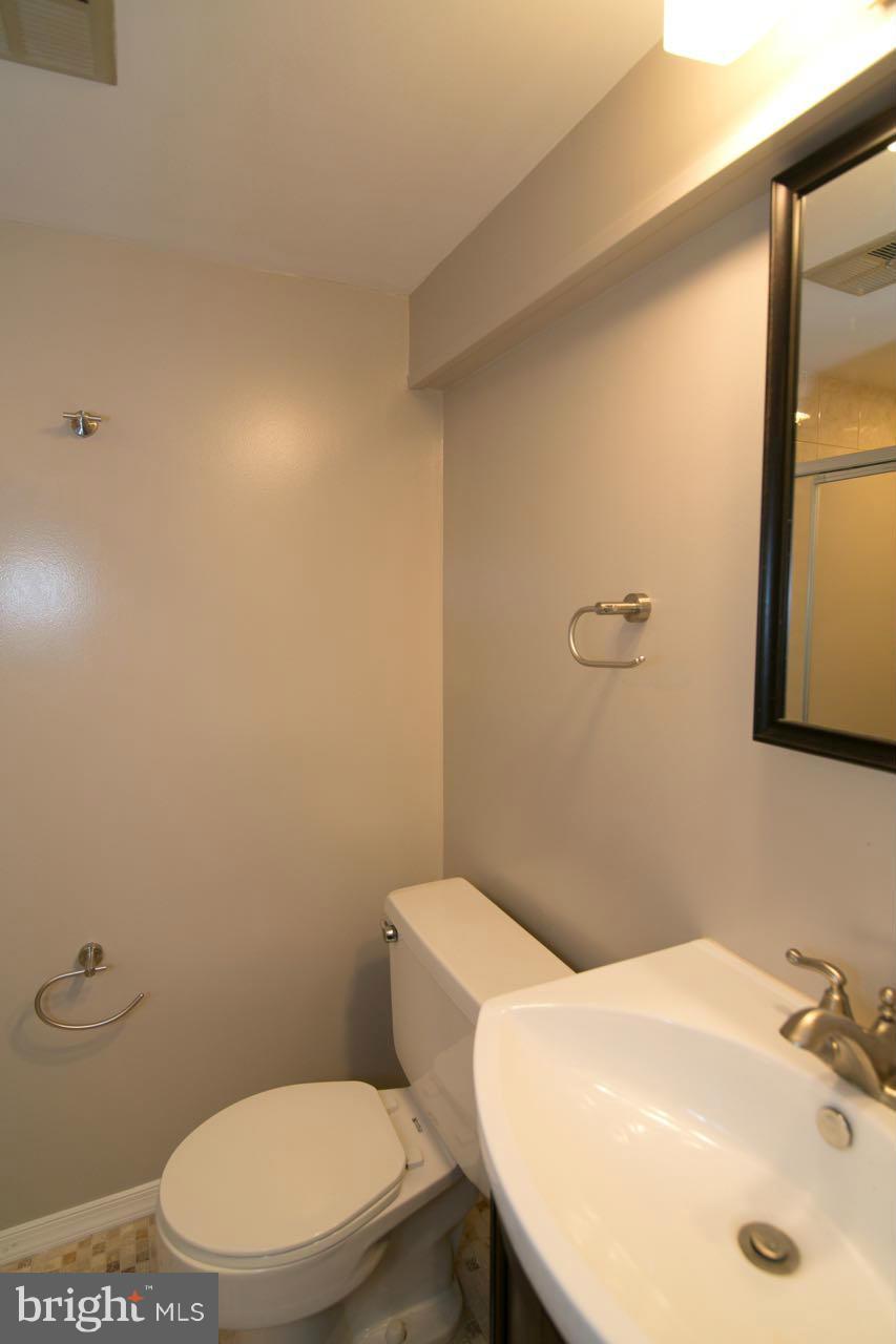 7820 Marconi Court Springfield, VA 22153 - Photo 19 of 29 a bathroom with a sink a toilet and mirror