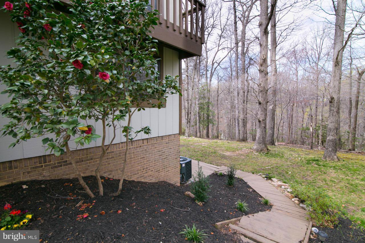 7820 Marconi Court Springfield, VA 22153 - Photo 27 of 29 a backyard of a house with table and chairs plants